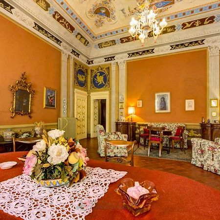 Residenza Storica Palazzo Ricciarelli Volterra Exterior foto