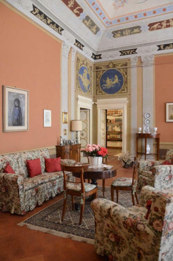 Residenza Storica Palazzo Ricciarelli Volterra Exterior foto